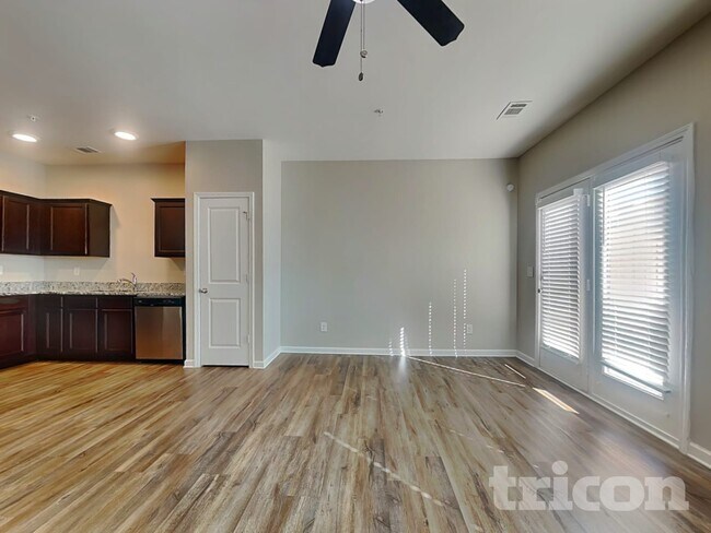 Foto del edificio - 11877 Fuller St