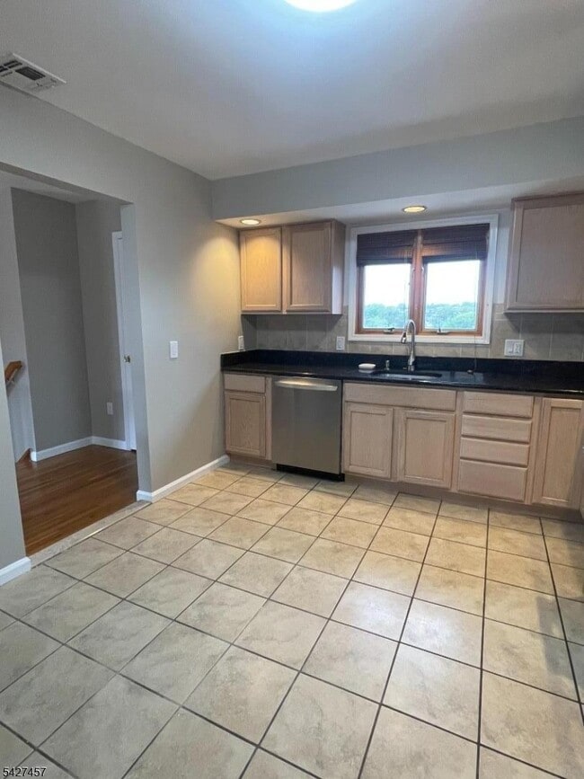 Foto del edificio - 254 Crystal St