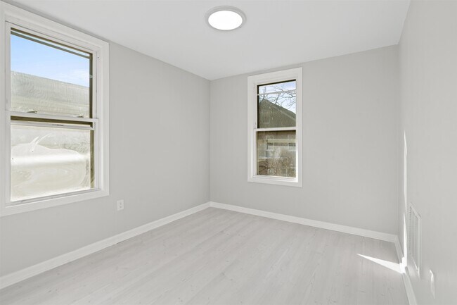 Foto del edificio - 173-175 LEMBECK Ave