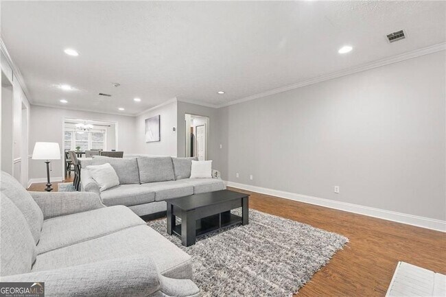 Building Photo - 13 Normandy Ct