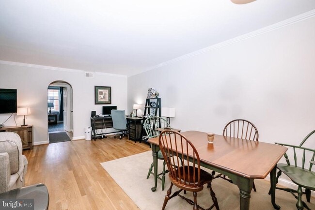 Building Photo - 26 S Old Glebe Rd