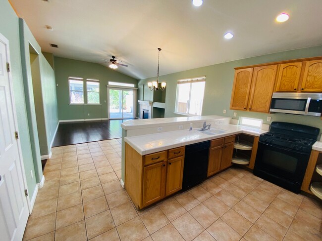 Building Photo - Just Down the Road from Cosumnes River Col...