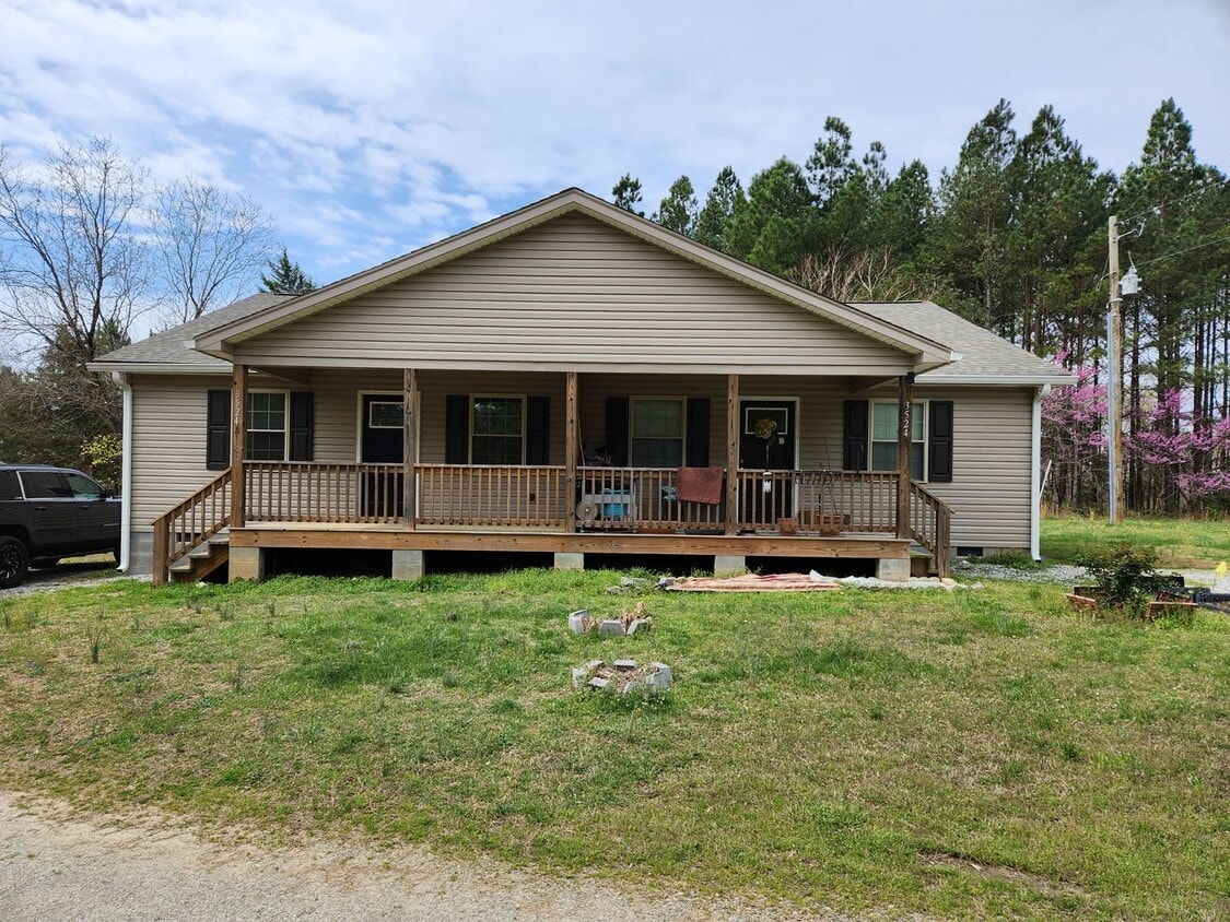 Building Photo - 2 Bed 1 bath Duplex unit -Blackstone-Fort Picket Area