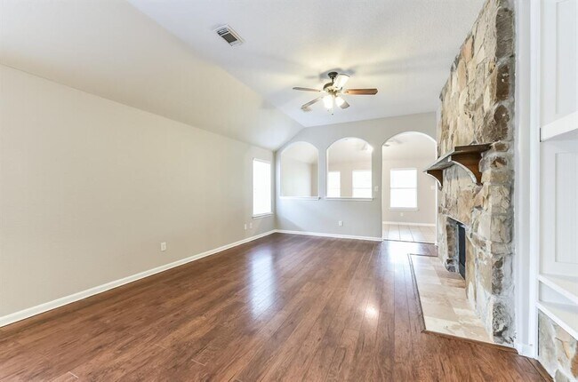 Foto del edificio - 15723 Chapel Lake Dr