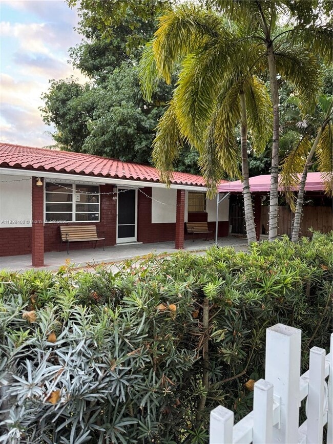 Foto del edificio - 470 NE 127th St