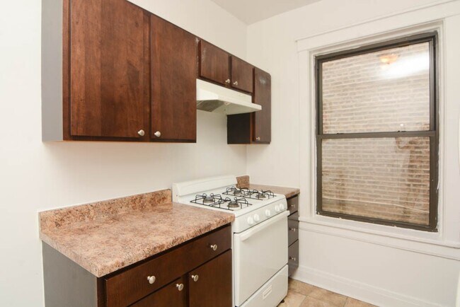 Foto del edificio - 2526 N Kedzie Blvd