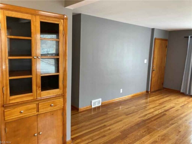 Foto del edificio - 6099 Ridge Rd