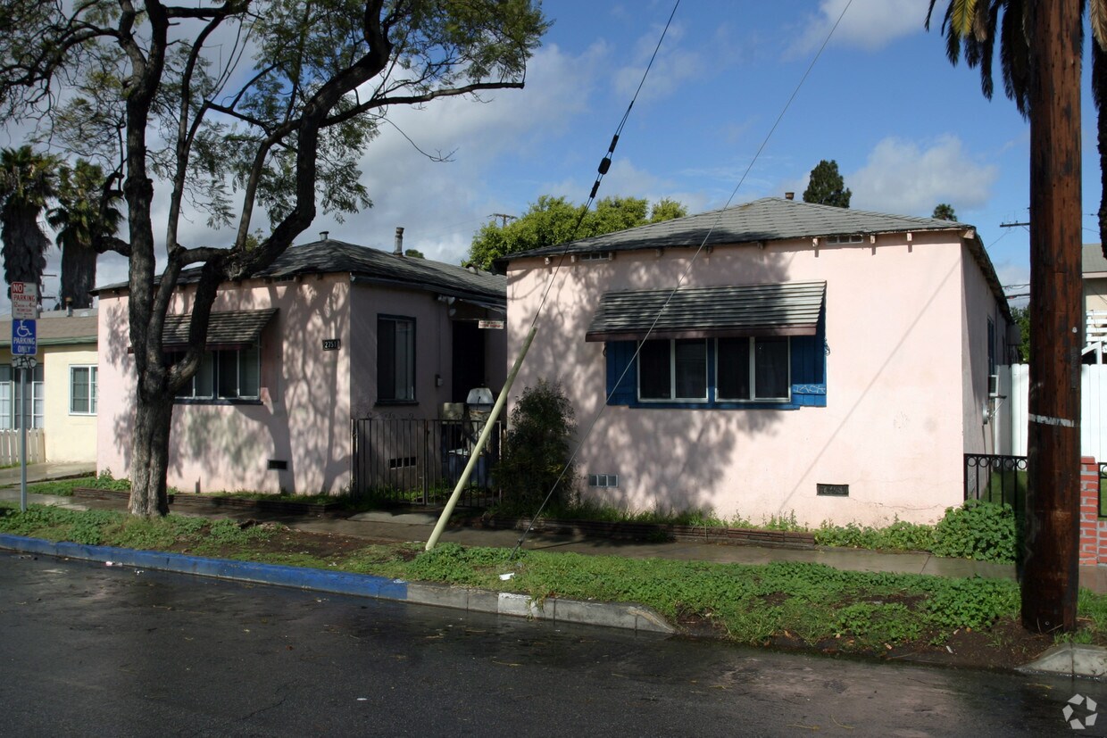 Primary Photo - 2751 E 14th St