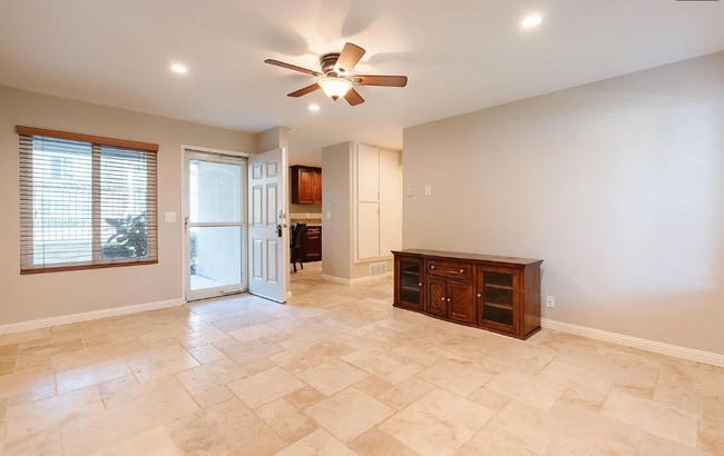 Building Photo - 13754 Mango Dr