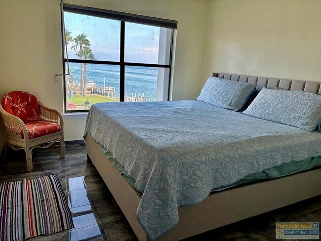 Foto del edificio - 3113 Laguna Blvd