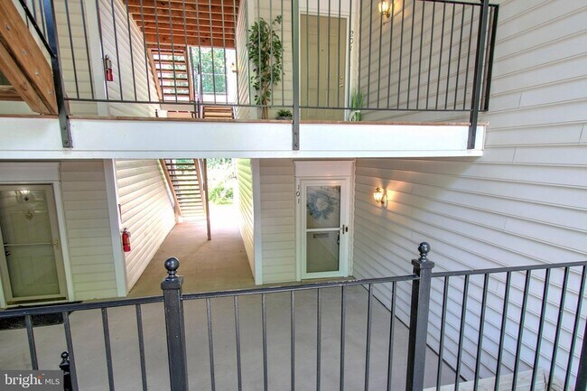 Foto del edificio - 46895 Eaton Terrace