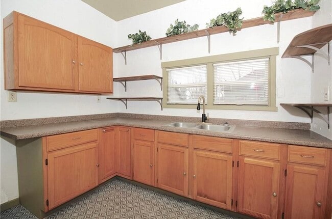 Building Photo - 301 S 3rd St