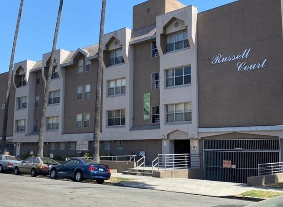 Foto del edificio - Russell Court Apartments