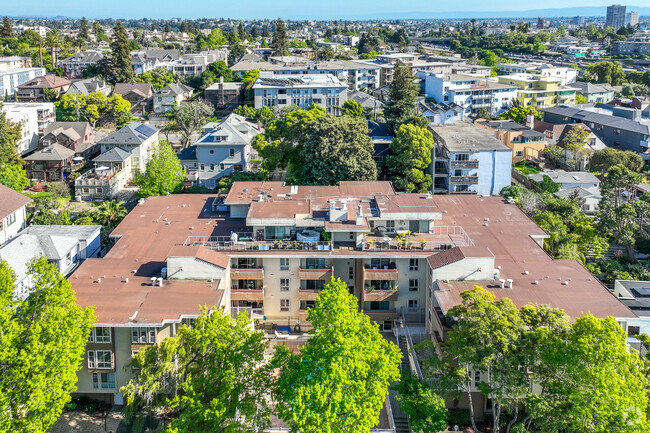 Context - El Dorado Apartments