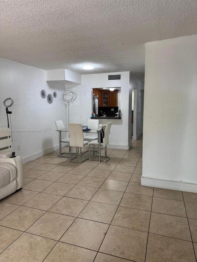 Foto del edificio - 9351 Fontainebleau Blvd