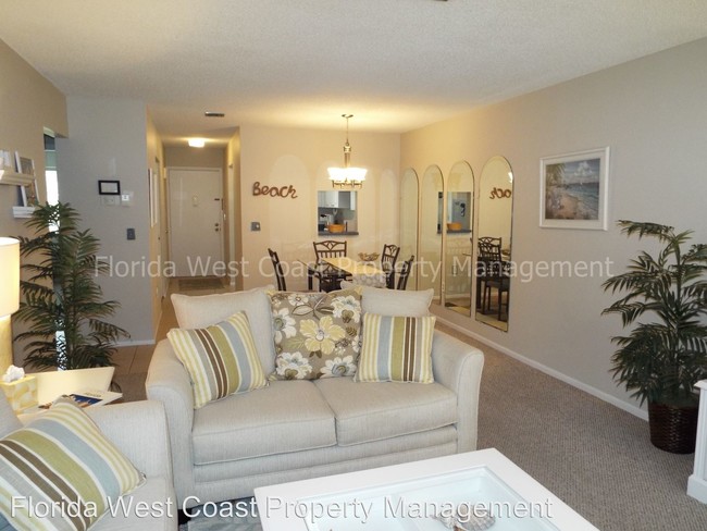 Foto del edificio - 1652 Stickney Point Rd