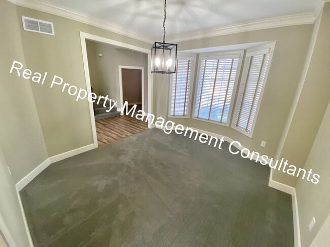 Building Photo - 4 Bedroom In Blue Valley School District