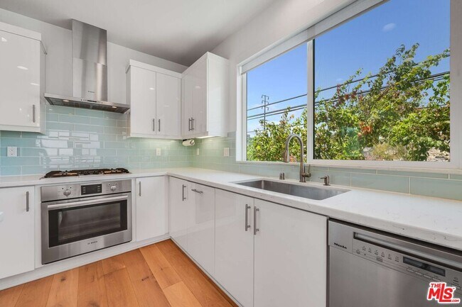 Foto del edificio - 4320 N Eagle Rock Blvd