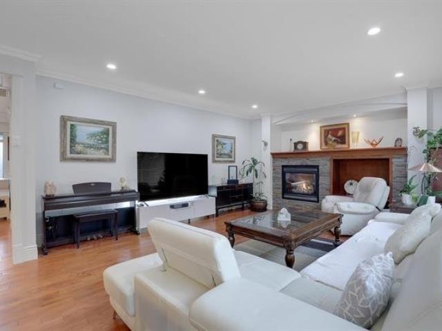 Photo du bâtiment - 5884-164A 164a St