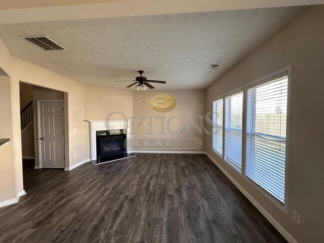 Building Photo - 827 Forsythia Way