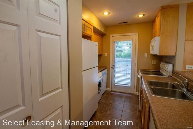 Building Photo - 2 br, 1 bath House - 4371 #E Laclede Ave