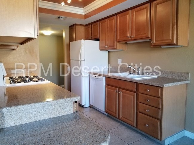 Building Photo - 400 N Sunrise Way