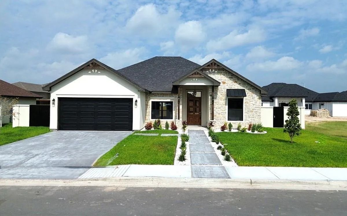 Foto principal - 9905 N 24th St