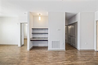 Building Photo - Lofts At Bass