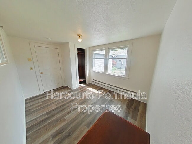 Building Photo - 706 1/2 8th St