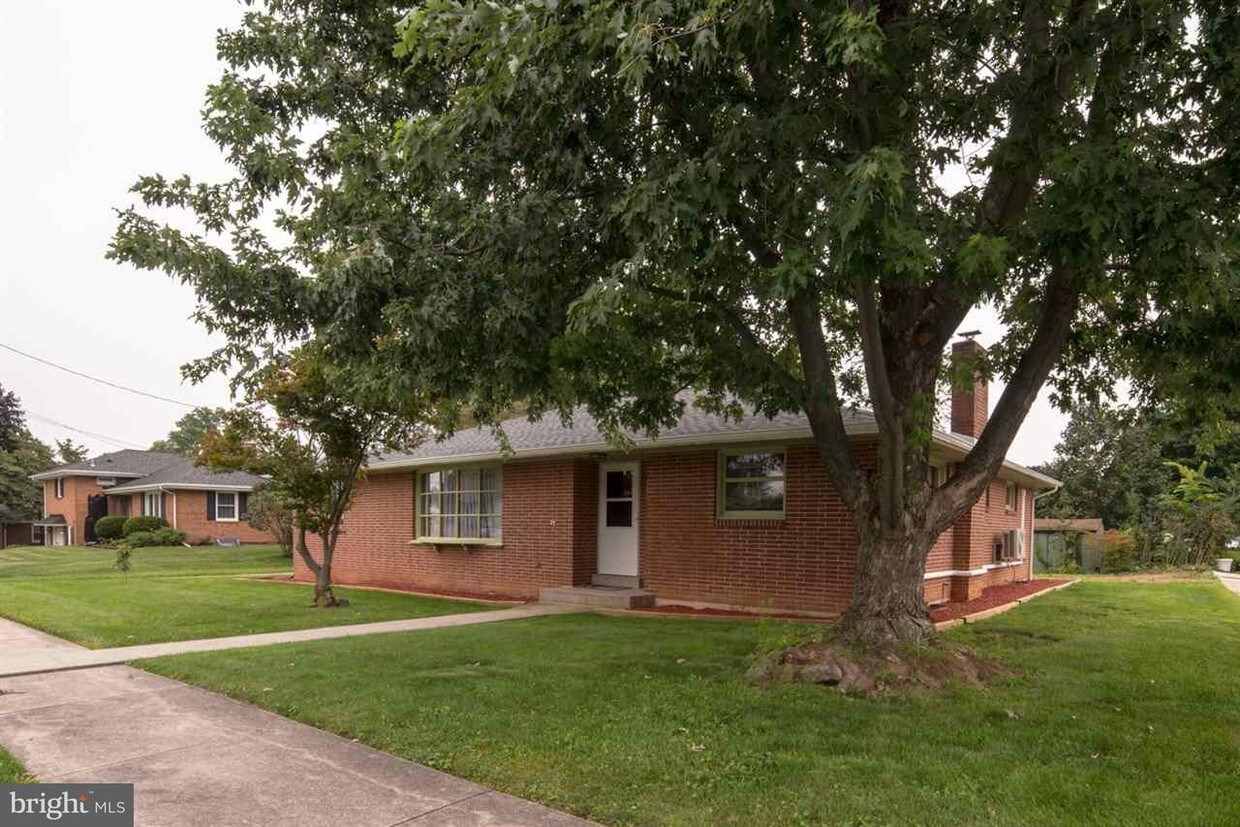 140 W Pajabon Dr, Palmyra, PA 17078 House Rental in Palmyra, PA