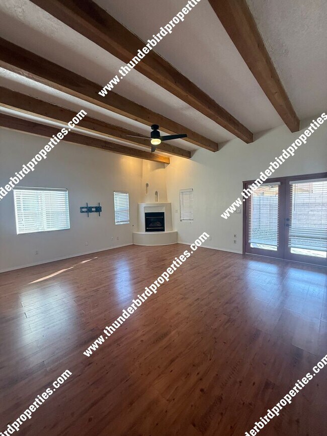Foto del edificio - Great NW location with in-law quarters
