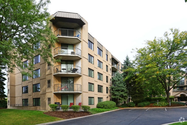 Building Photo - Elm Creek
