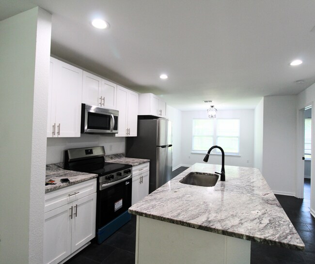 Building Photo - 3 Bedroom Home in Wakulla Gardens Availabl...