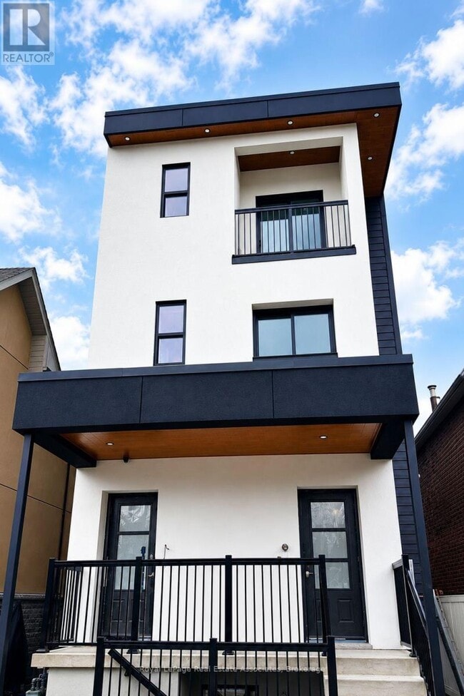 Building Photo - 17 White Ave
