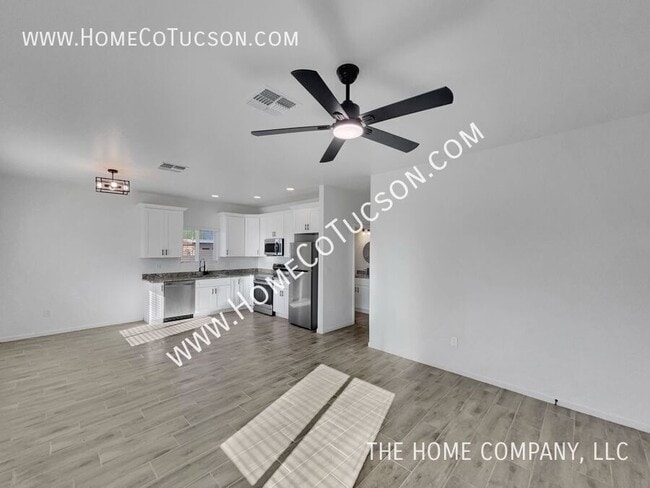 Building Photo - 1603 S Van Buren Ave