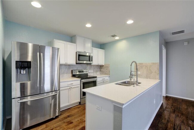 Foto del edificio - 261 New Bridge Dr