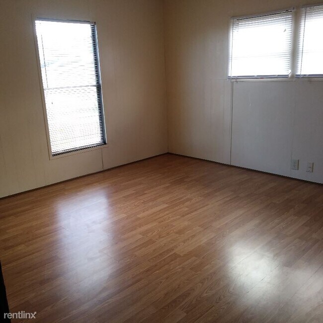 Building Photo - 3 br, 1 bath Mobile Home - 113 Jack St