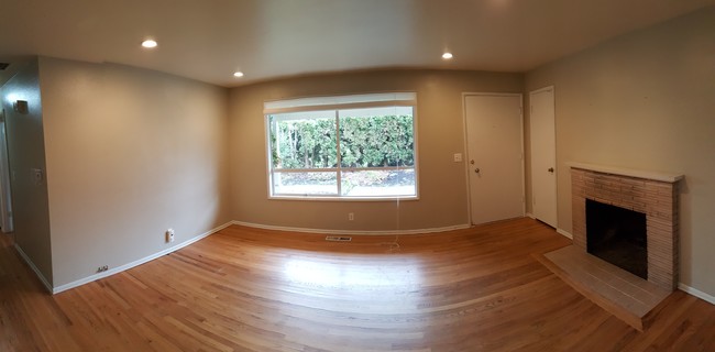 SALA DE ESTAR DELANTERA - 5955 SW 179th Ave