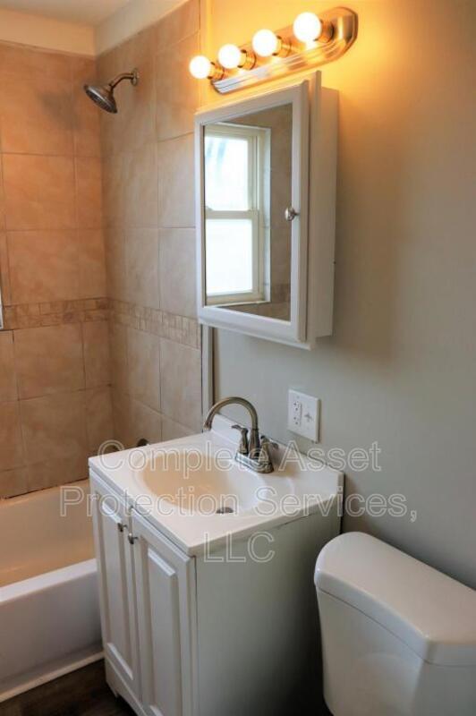 Building Photo - 2419 Riverside Dr