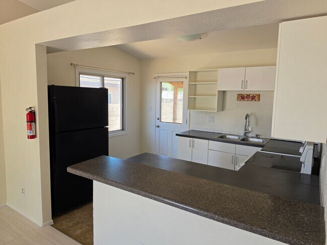 Foto del edificio - 1243 N Oleander St