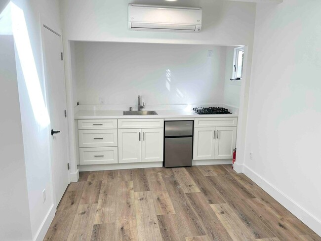 Building Photo - Beautifully Remodeled Studio Downtown