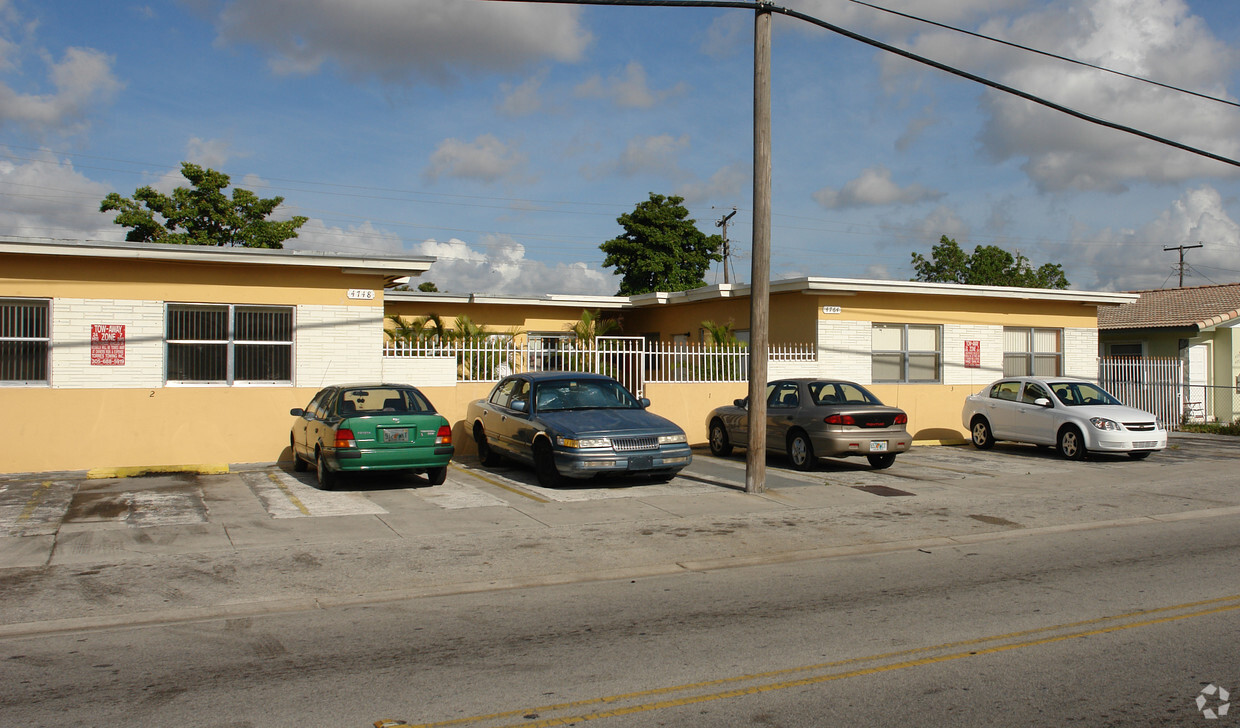 Building Photo - 4748 E 10th Ave