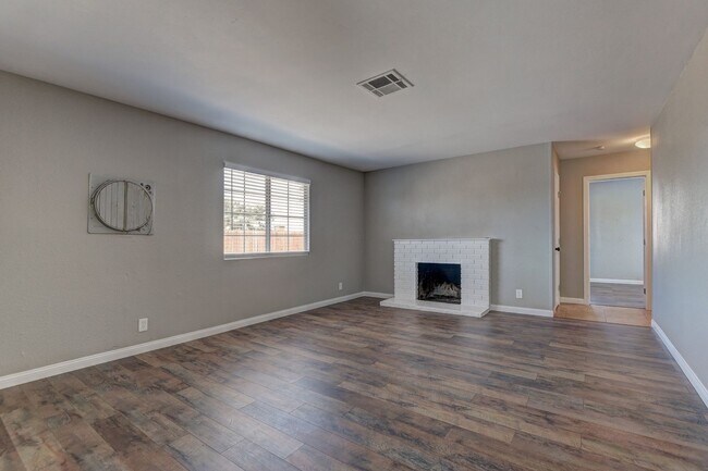 Foto del edificio - Remodeled and move-in ready located in Southeast Las Vegas.