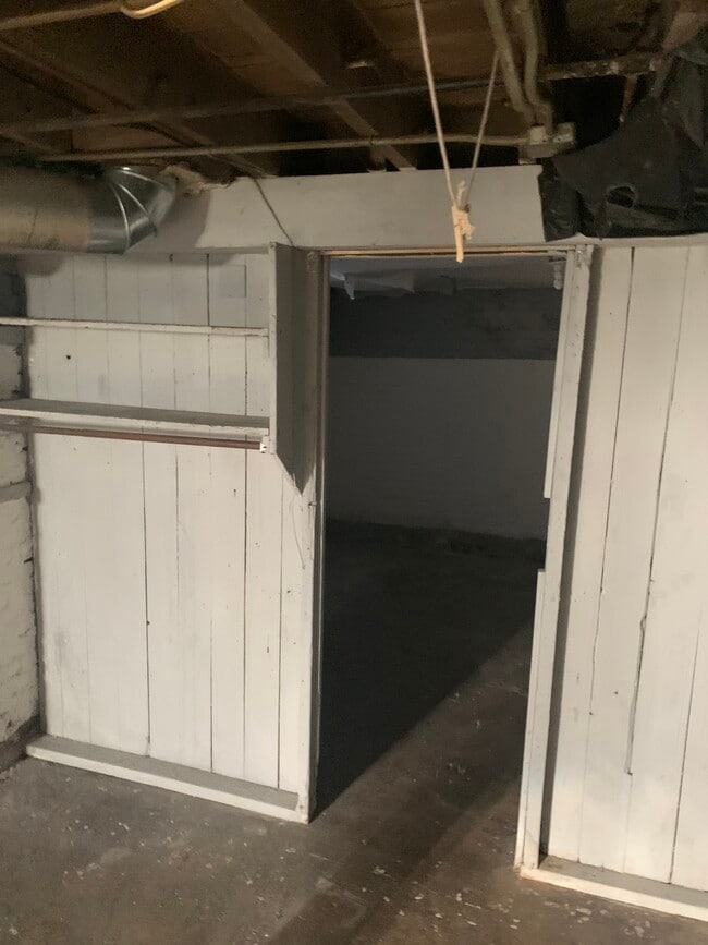 Building Photo - 3422 Daisy Ave