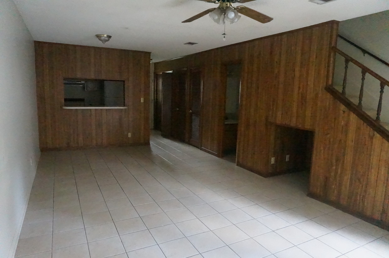 Primary Photo - 4443 Crutchfield Dr