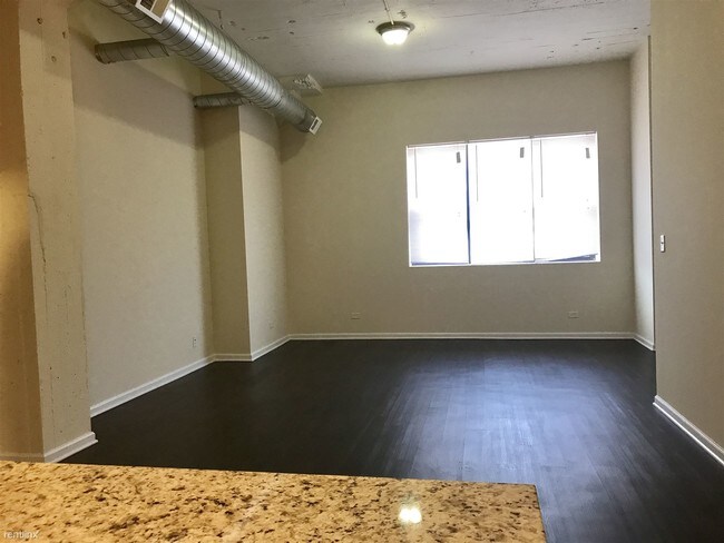 Foto del edificio - 5820 N Western Ave