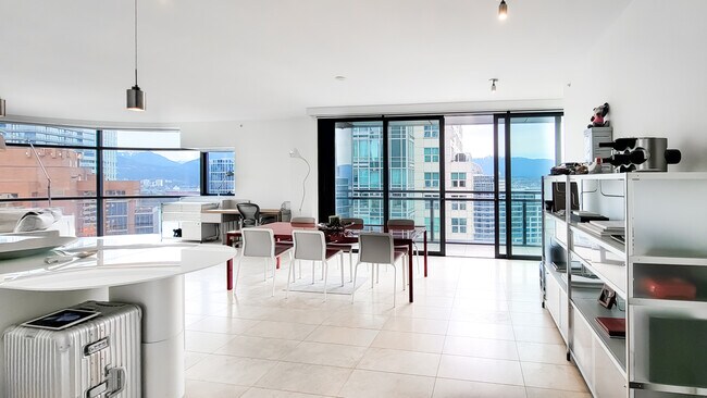 Photo du bâtiment - 838 Hastings St W