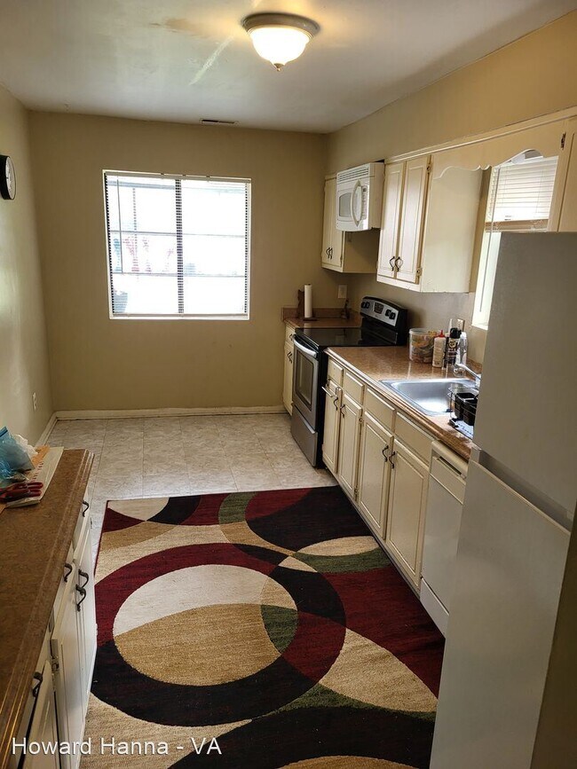 Building Photo - 3 br, 1.5 bath House - 6 Jersey Circle