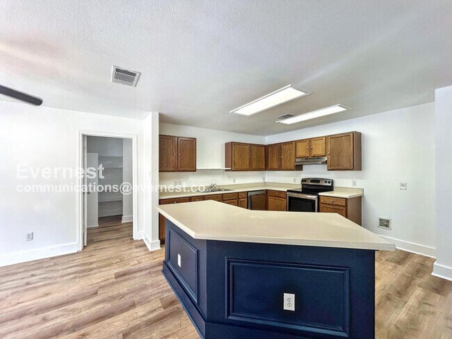 Building Photo - 1401 Balsam Way