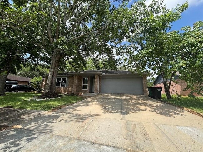 Building Photo - 227 Shiloh Dr